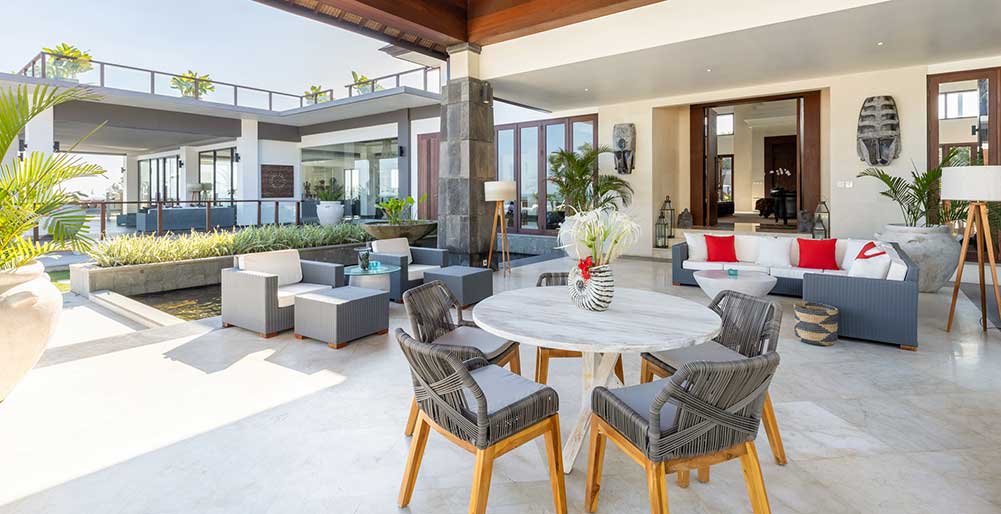 Tirtha Bayu Villa I - Bright outdoor living space